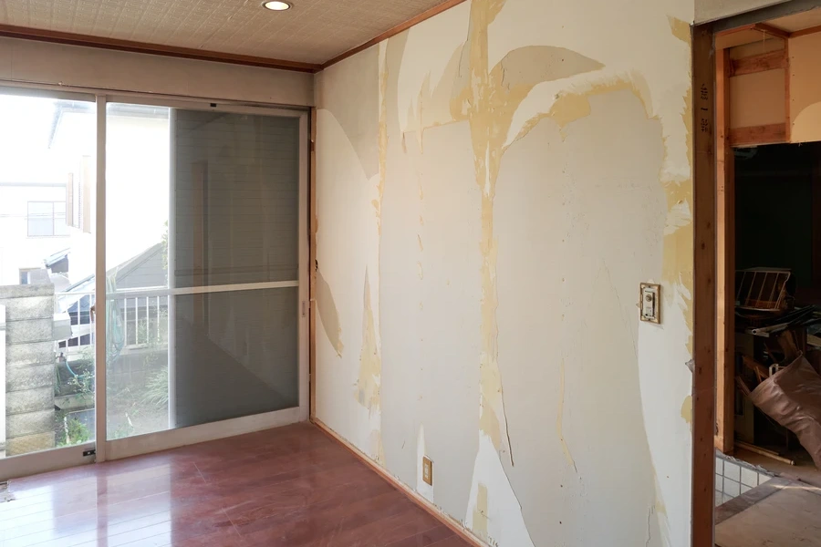 Common Challenges Homeowners Face During Wallpaper Removal in Aurora, IL